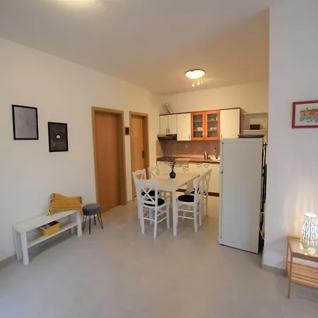 Holiday Home In Mandre Near Zrce Beach, Cleaning Included בית נופש מאנדרה